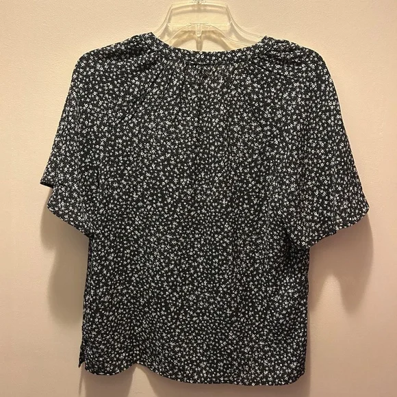 blouse - Picture 2 of 3